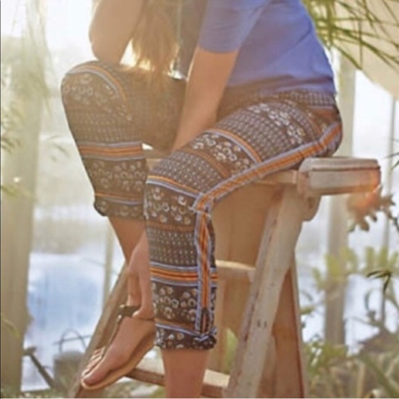 Anthropologie Pants - Anthro Elevenses navy cropped pants with pockets